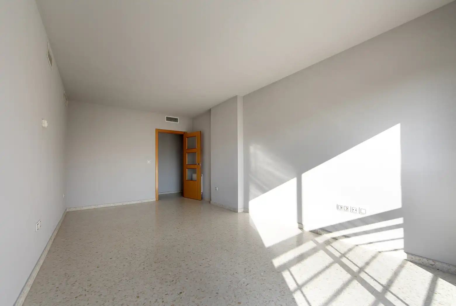 Flat for rent in Granada  with Heating and Oven