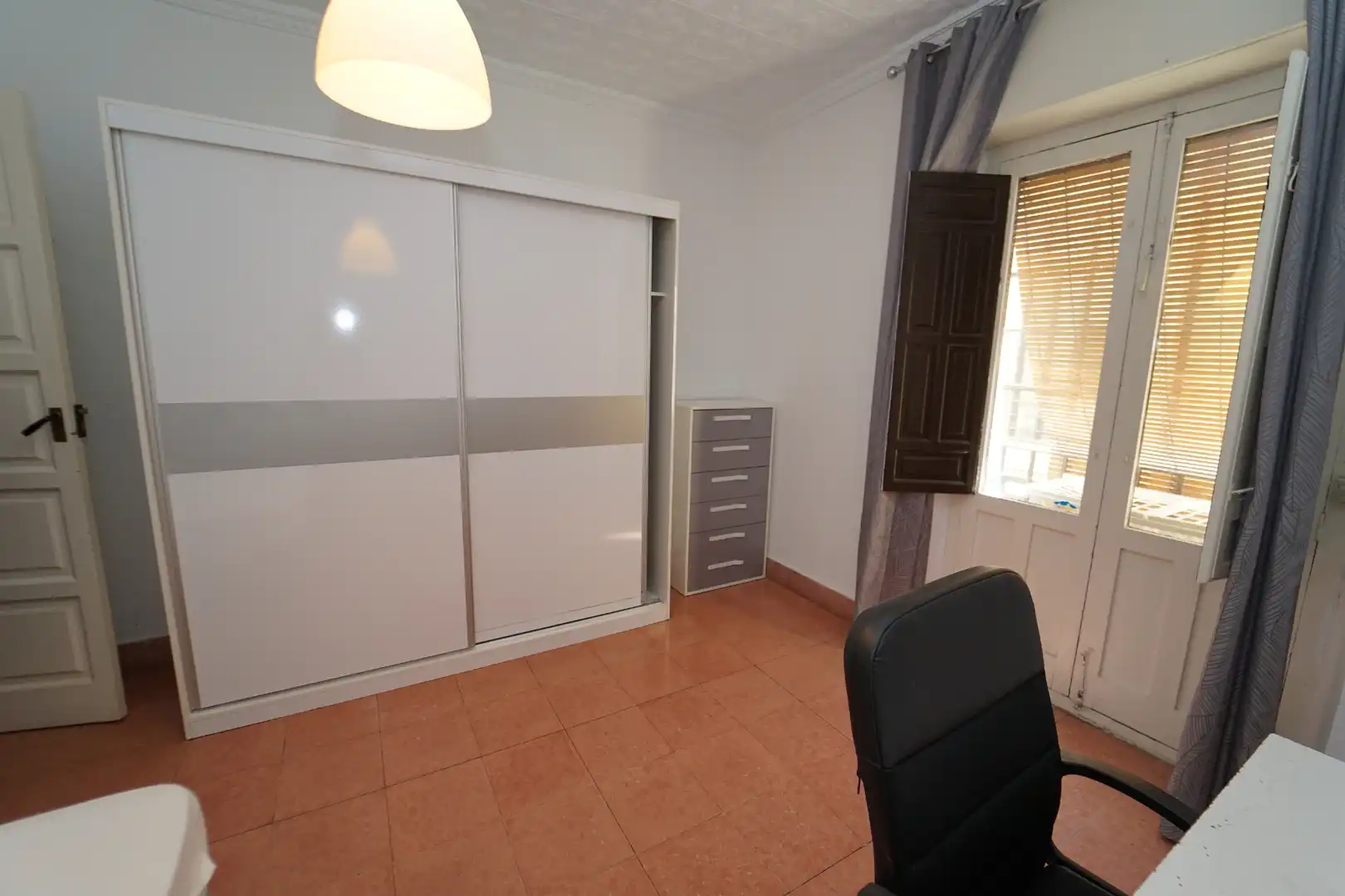 Bedroom of Flat for rent in Granada  with Air Conditioner, Furnished and Washing machine
