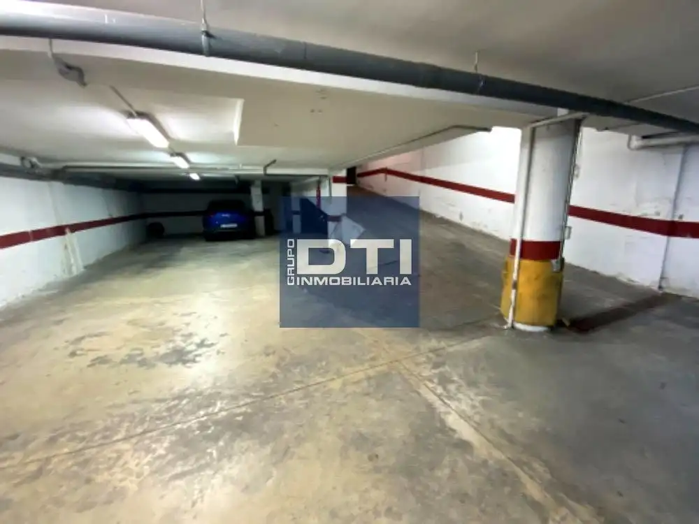 Parkplatz von Garage zum Verkauf in Huelva