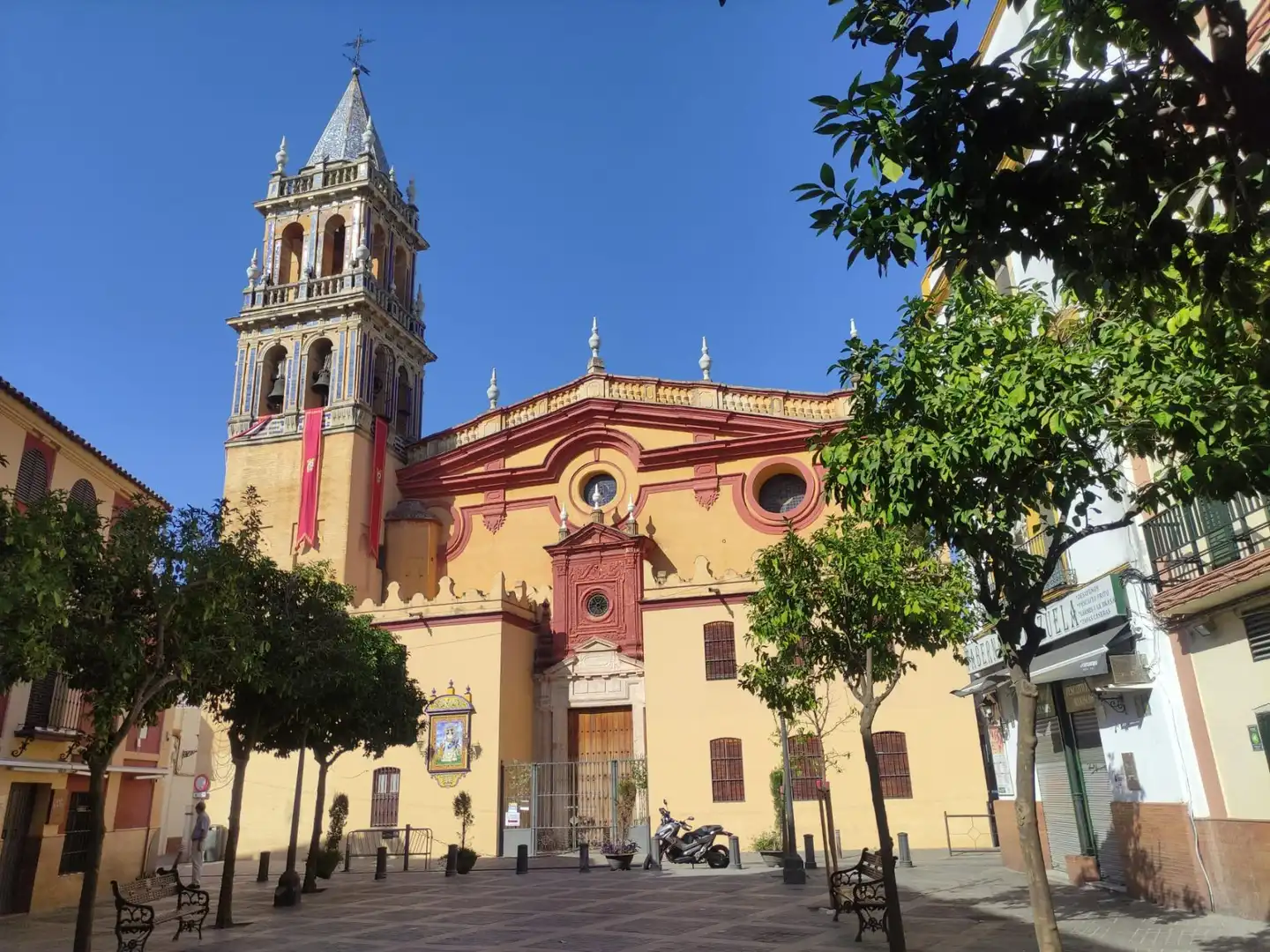 Vista exterior de Pis en venda en Sevilla amb Aire condicionat, Calefacció i Moblat