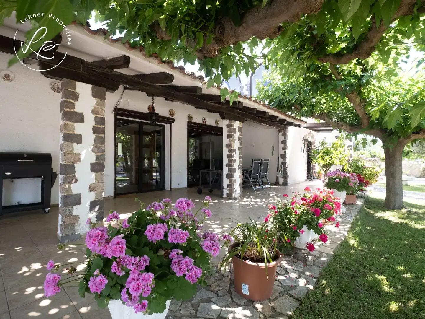 Terrassa de Casa o xalet en venda en Pedret i Marzà amb Aire condicionat, Calefacció i Jardí privat