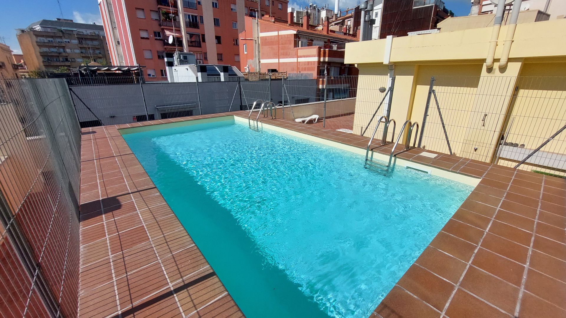 Piscina de Piso de alquiler en  Barcelona Capital con Aire acondicionado, Amueblado y Balcón