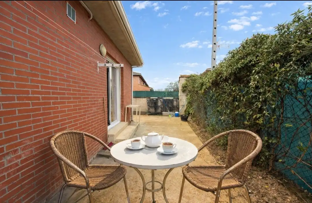 Terrassa de Casa o xalet en venda en Ponferrada amb Calefacció, Jardí privat i Moblat