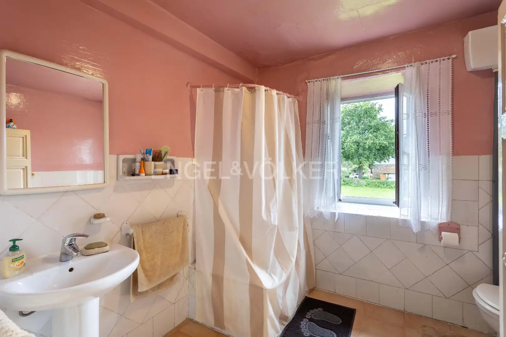 Baño de Finca rústica en venta en Entrambasaguas con Calefacción, Jardín privado y Balcón