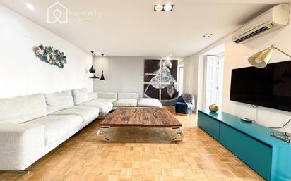 Living room of Flat for sale in  Madrid Capital  with Air Conditioner, Heating and Terrace