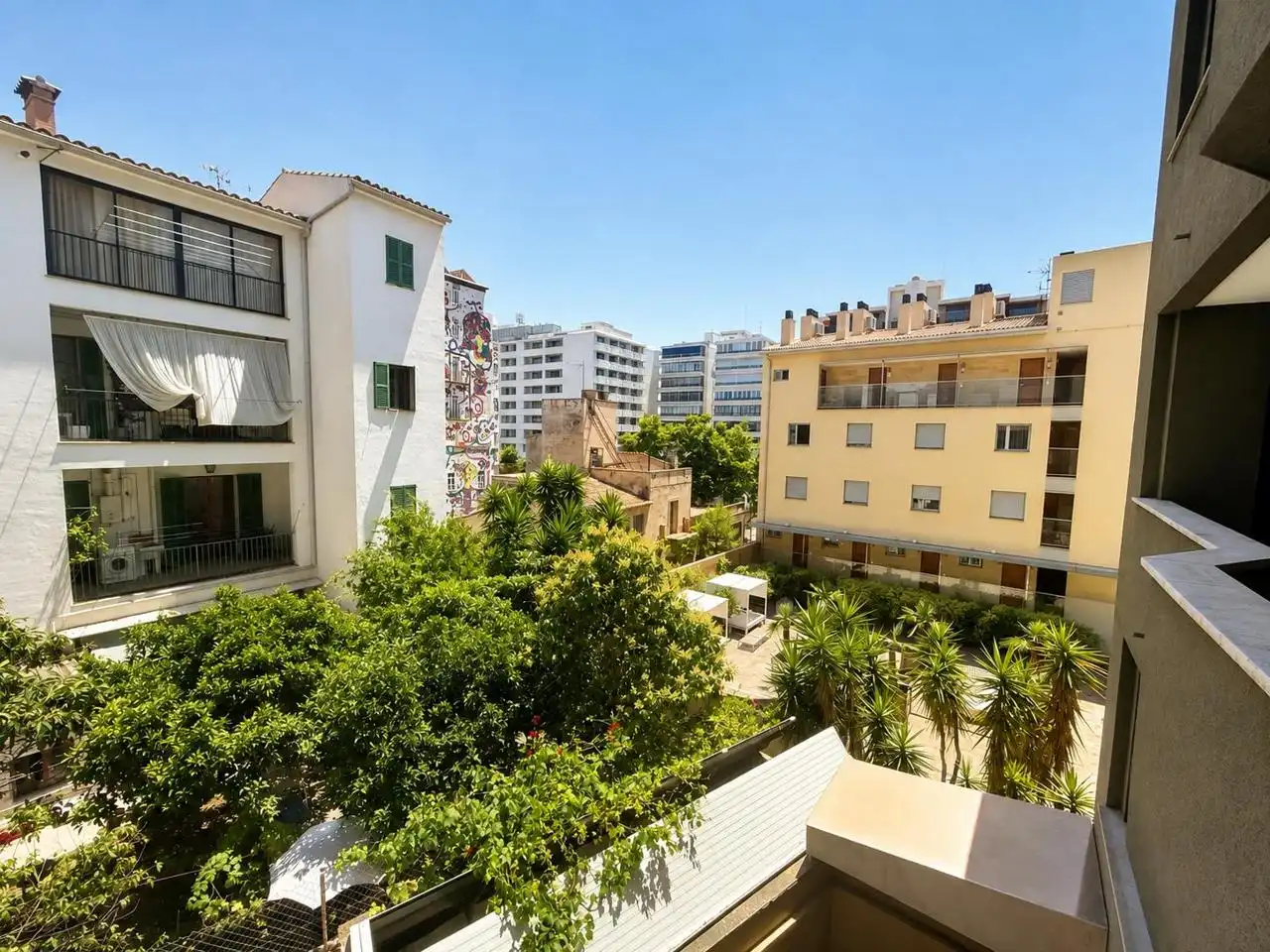 Außenansicht von Wohnung zum Verkauf in  Palma de Mallorca mit Heizung, Terrasse und Balkon