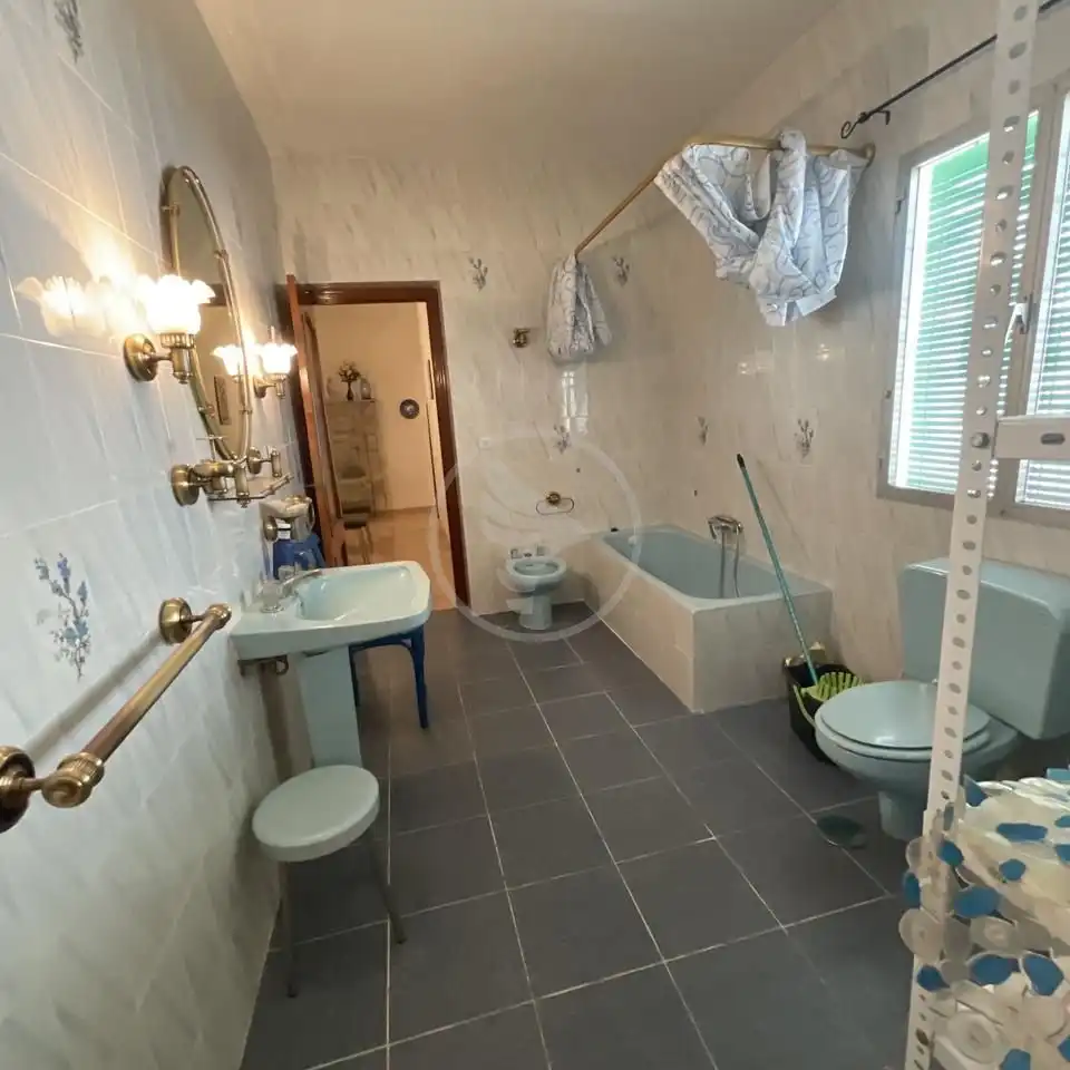 Bany de Casa o xalet en venda en Linares amb Aire condicionat i Terrassa