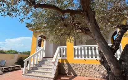 Vista exterior de Casa o xalet en venda en Almazora / Almassora amb Aire condicionat, Calefacció i Jardí privat