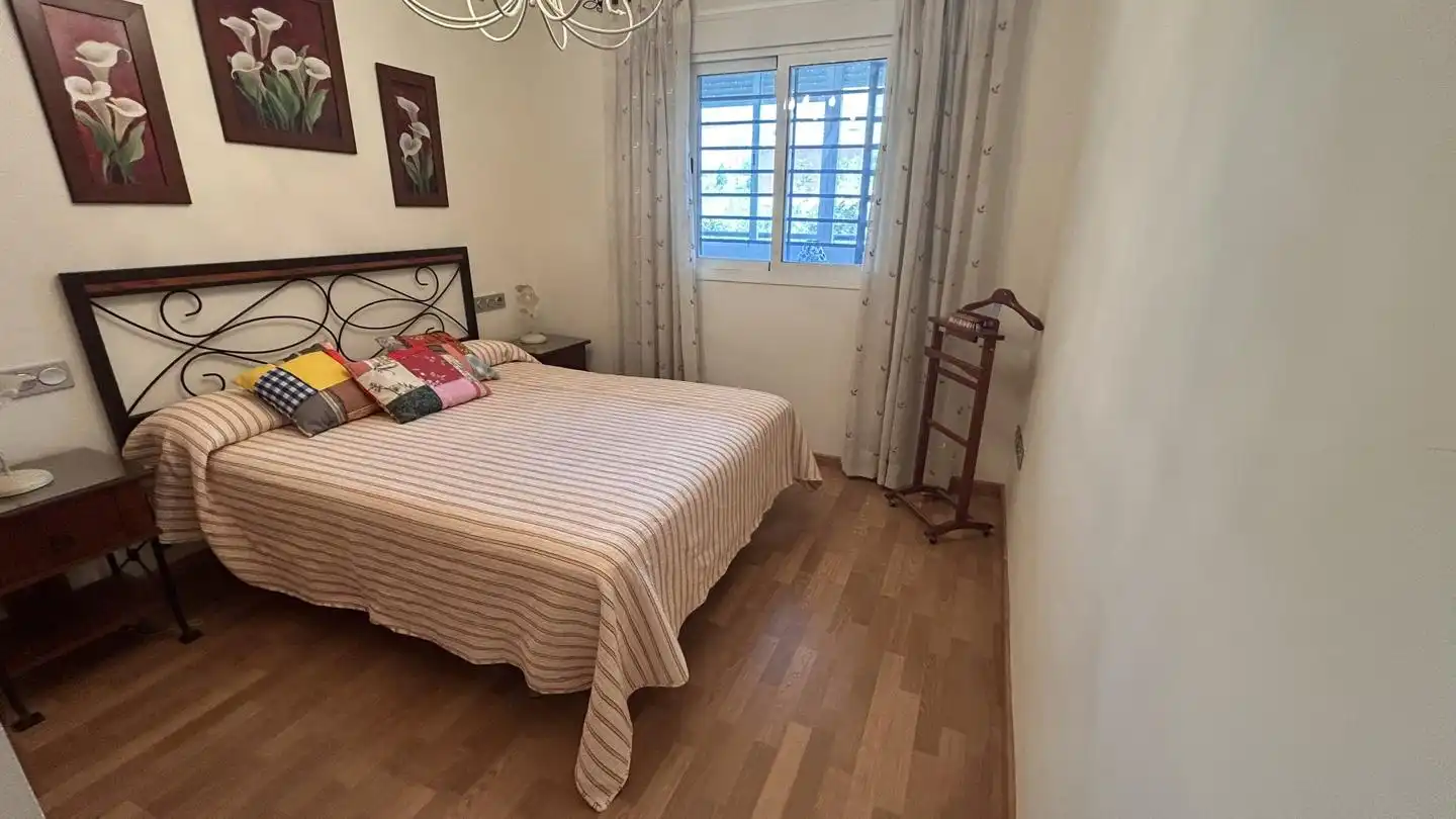 Dormitori de Planta baixa de lloguer en Rincón de la Victoria amb Parquet, Terrassa i Moblat
