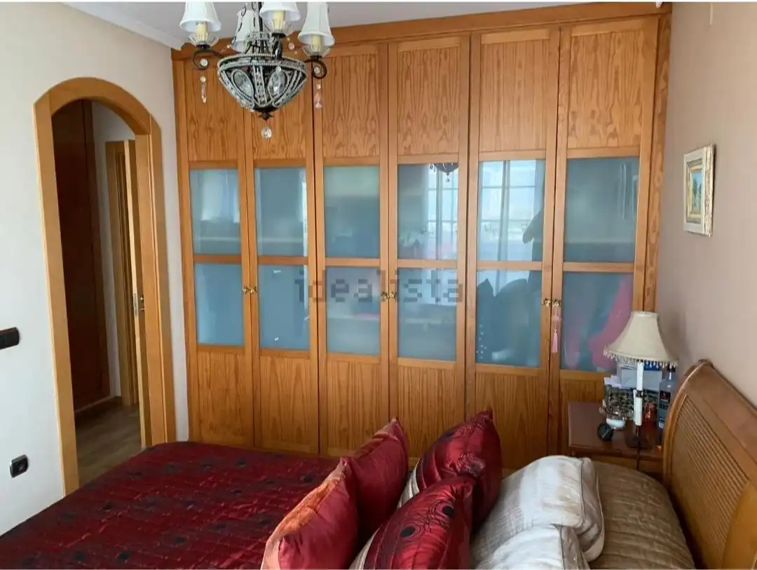 Habitación de Ático de alquiler en Almería con Aire acondicionado, Calefacción y Amueblado