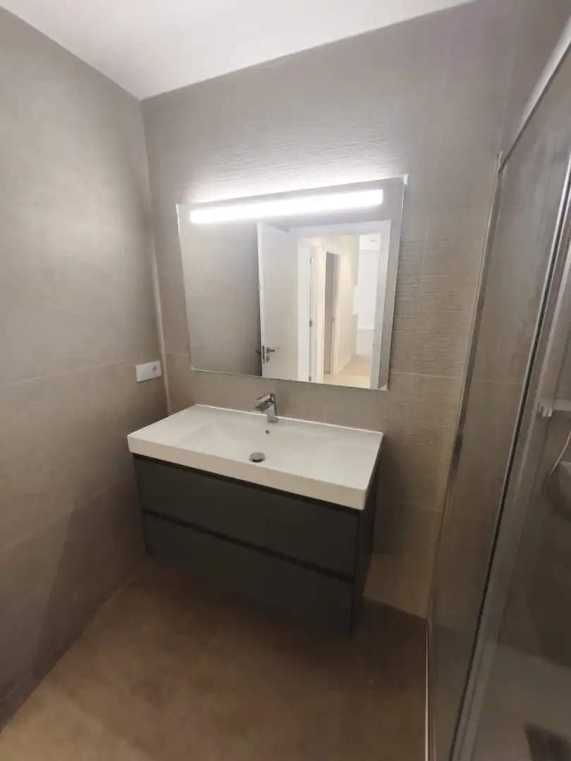 Baño de Apartamento en venta en Ourense Capital  con Aire acondicionado, Calefacción y Parquet