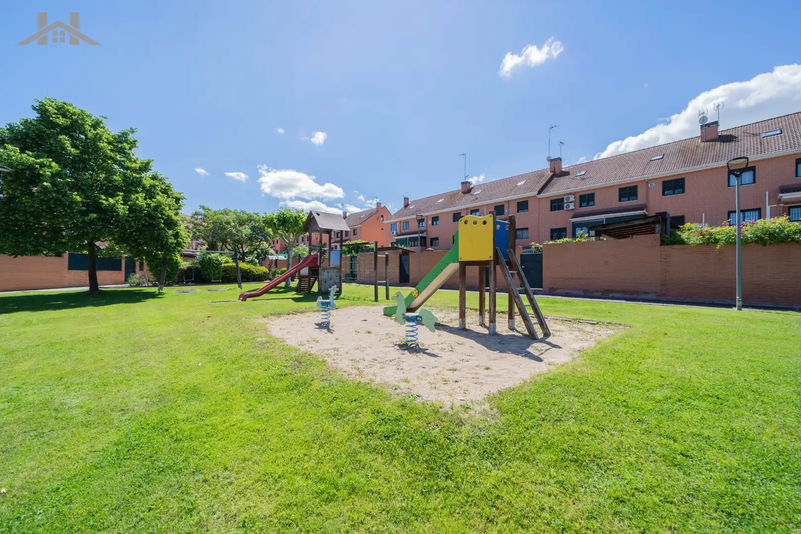 Exterior view of Detached homes for sale in Móstoles  with Air Conditioner, Heating and Private garden