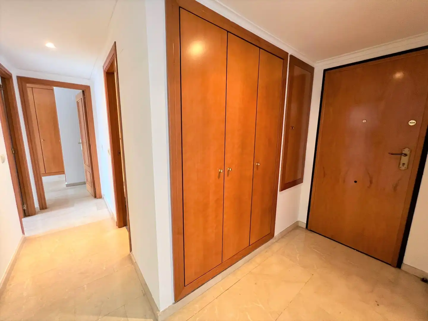 Flat for rent in Valencia  with Air Conditioner, Oven and Washing machine