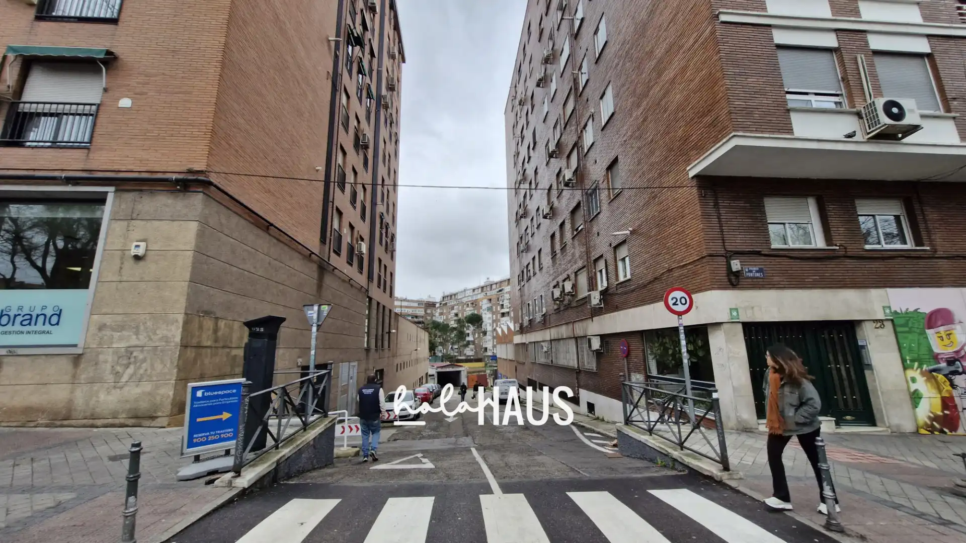 Außenansicht von Fabrikhallen zum Verkauf in Madrid
