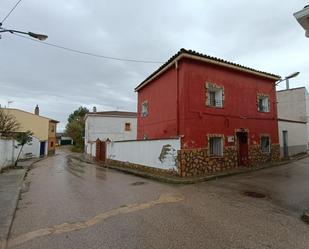 Vista exterior de Casa o xalet en venda en La Peraleja   amb Terrassa