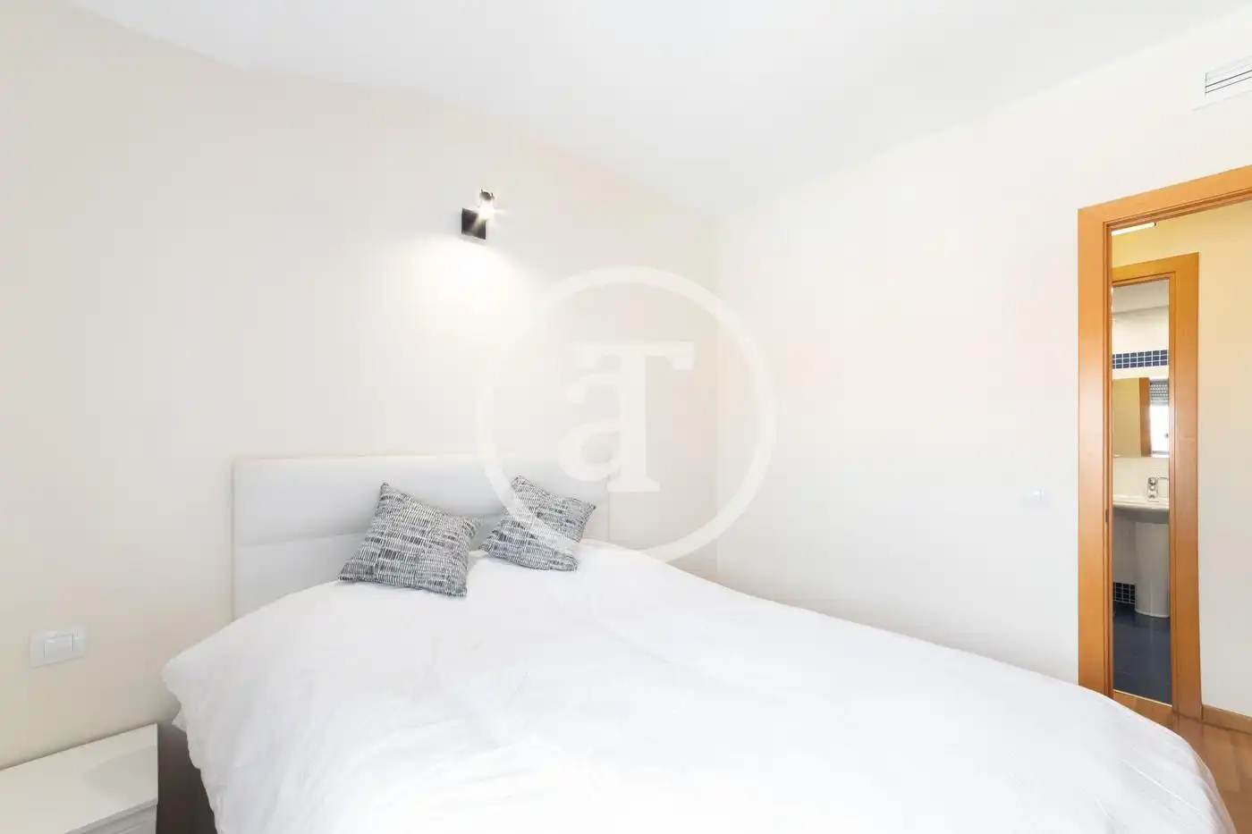 Attic for rent in Calle Fuente Cisneros, Parque Oeste - Fuente Cisneros