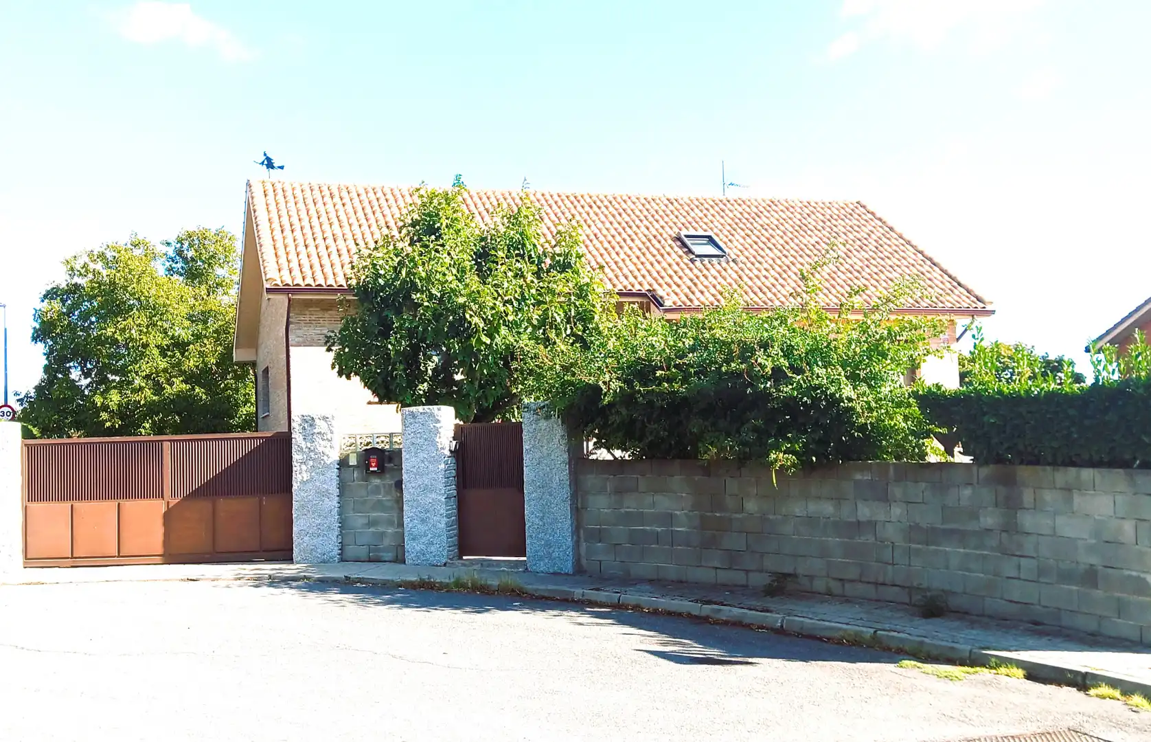 Vista exterior de Casa o xalet en venda en Collado Villalba amb Calefacció, Jardí privat i Terrassa