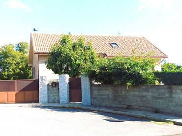 Detached house with pool for sale in Los Negrales