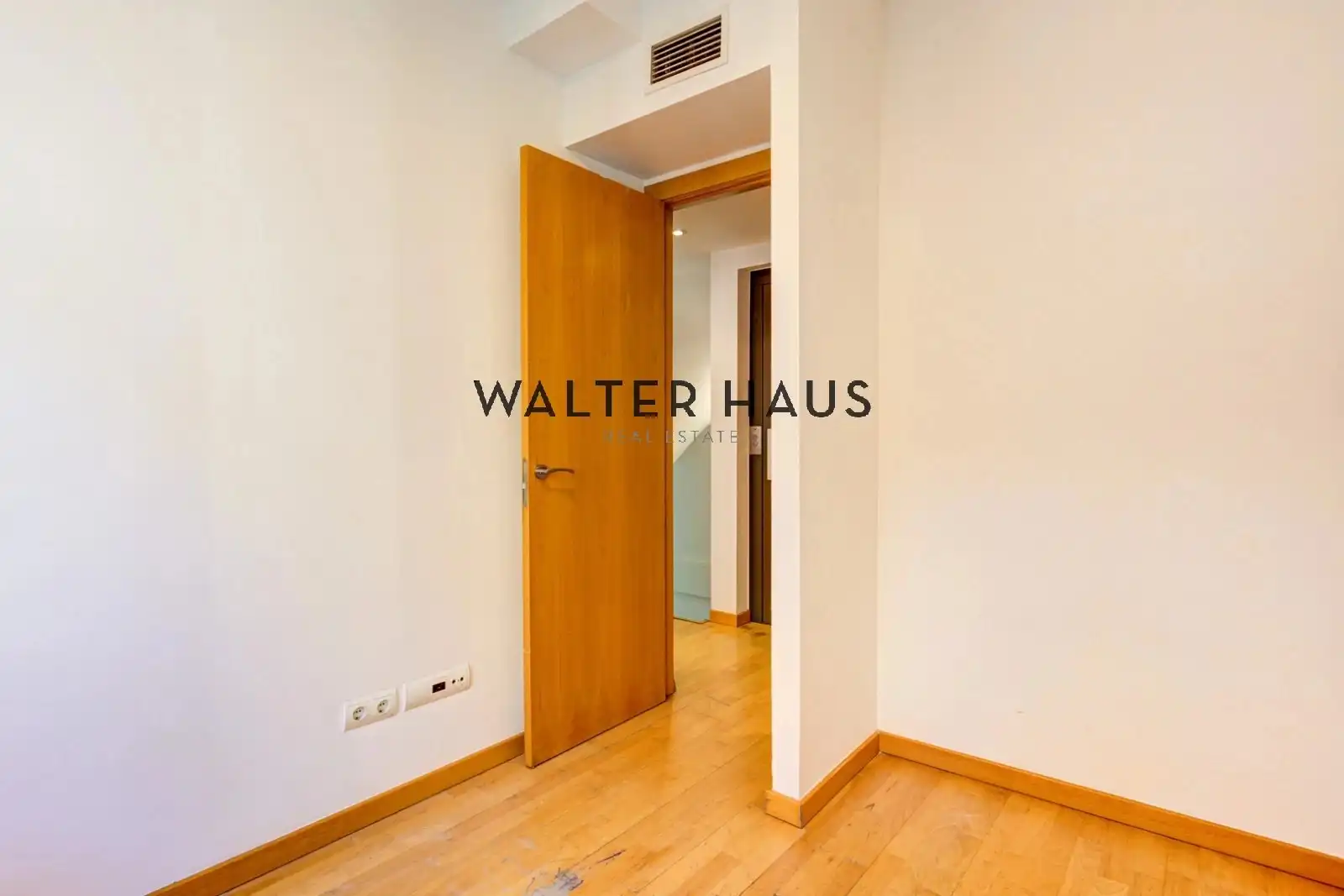 Houses for sale in Barcelona  with Air Conditioner, Heating and Terrace