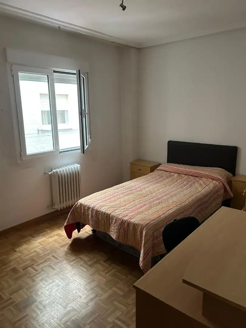 Habitación de Piso en venta en Arévalo con Calefacción, Terraza y Amueblado