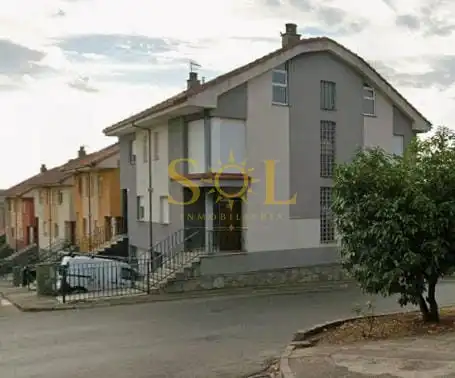 Vista exterior de Casa adosada en venta en Sariegos con Calefacción, Jardín privado y Terraza