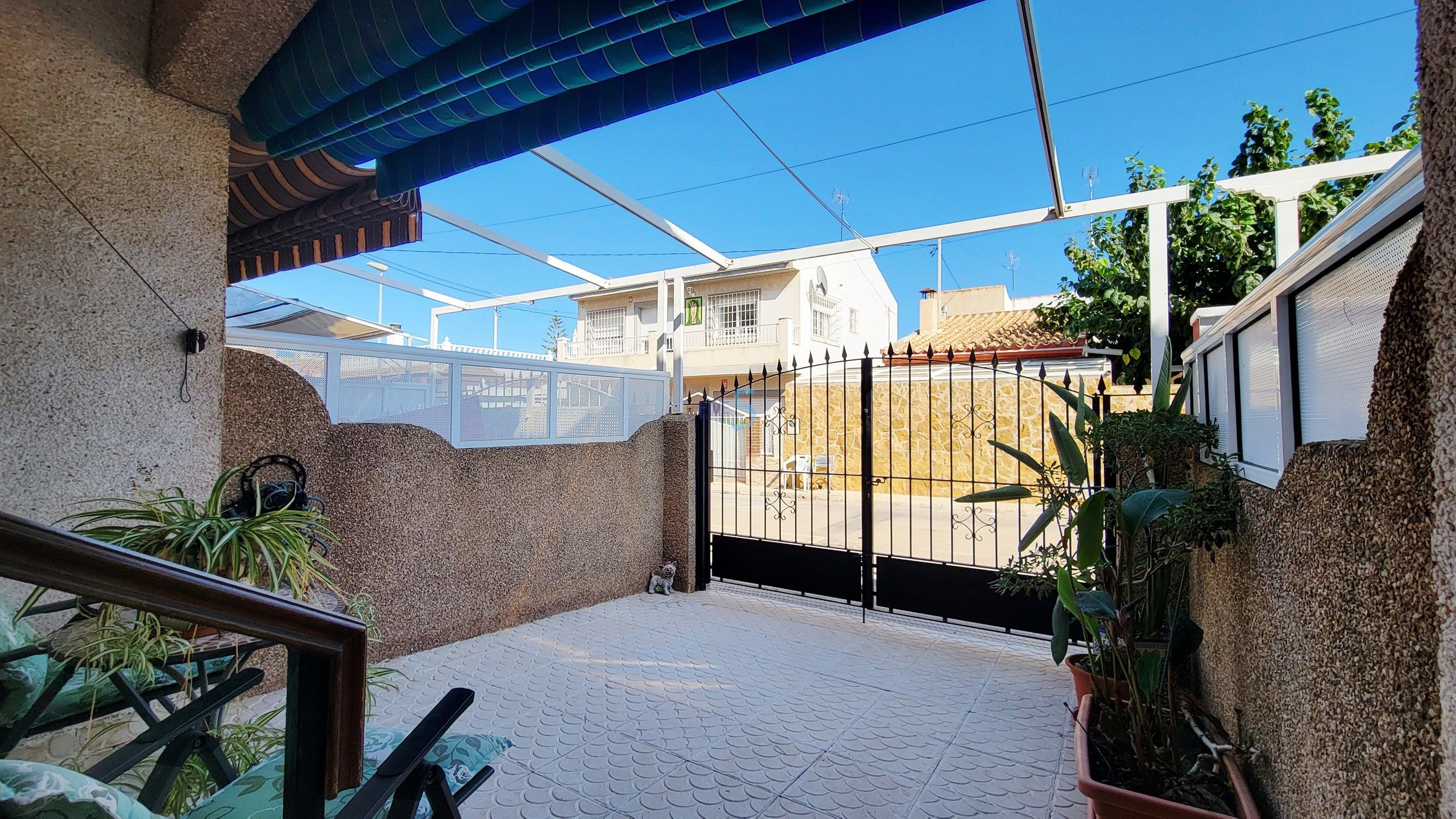 Außenansicht von Einfamilien-Reihenhaus zum Verkauf in San Pedro del Pinatar mit Abstellraum, Möbliert und Balkon