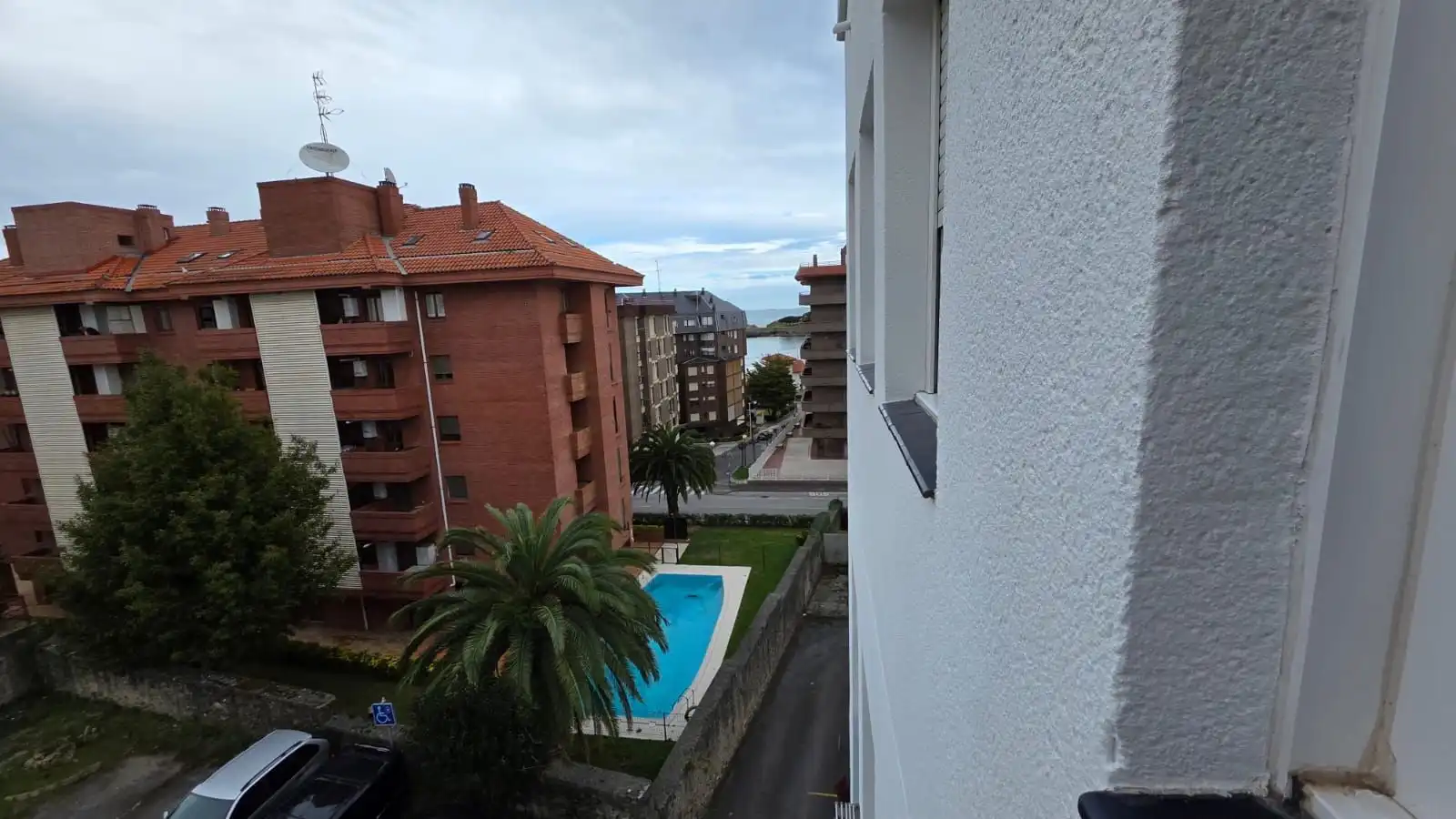 Habitación de Dúplex en venta en Castro-Urdiales con Calefacción, Trastero y Piscina comunitaria