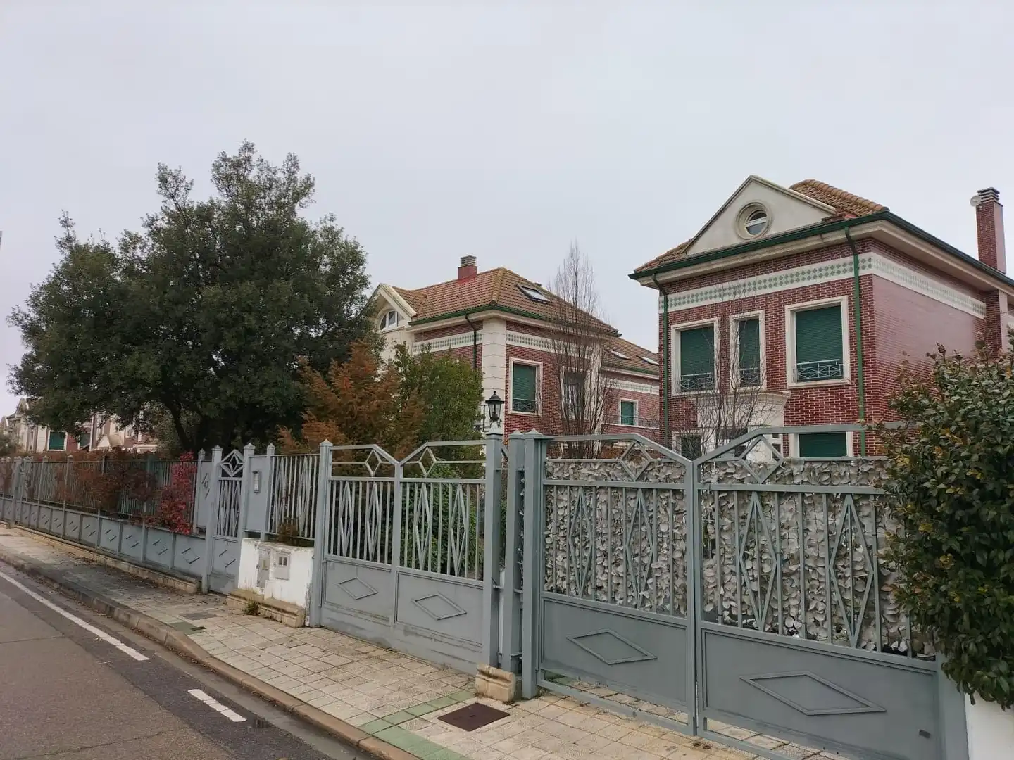 Vista exterior de Casa adosada en venta en Grijota con Calefacción, Jardín privado y Terraza