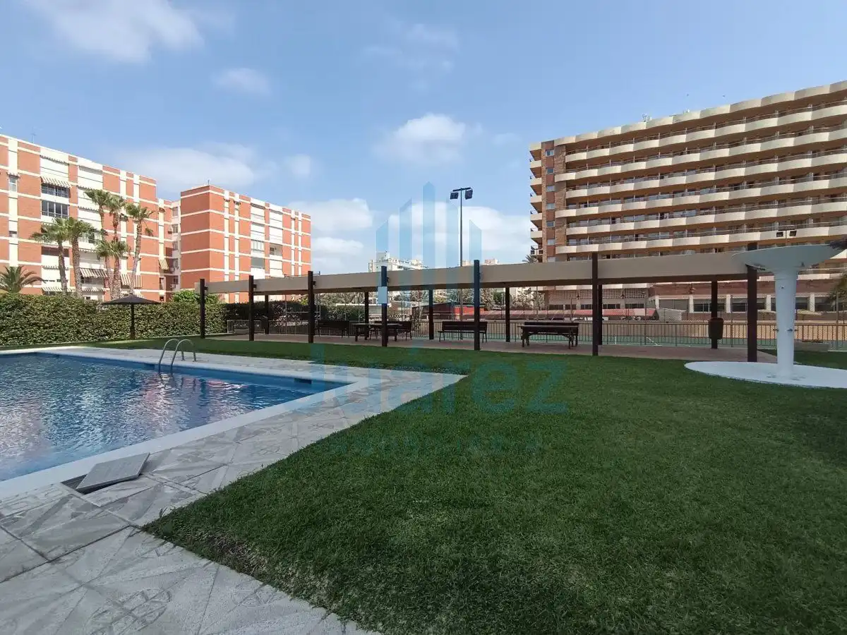 Piscina de Piso de alquiler en Alicante / Alacant con Aire acondicionado, Calefacción y Parquet