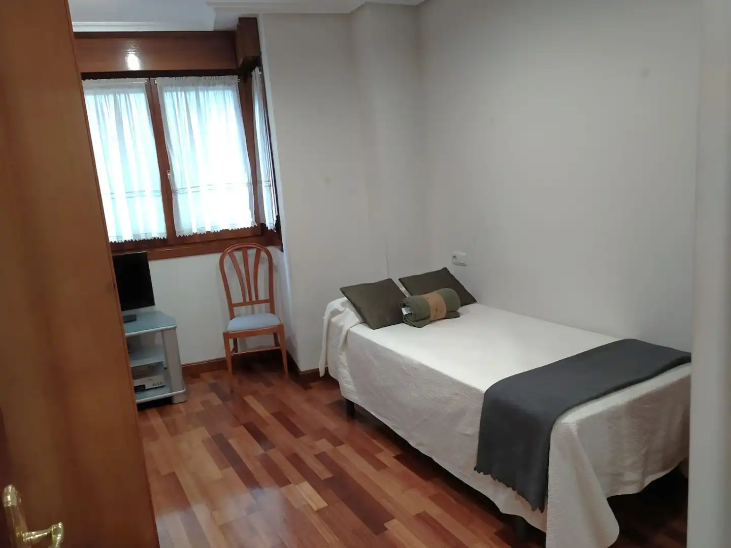 Dormitori de Pis en venda en Gijón  amb Traster