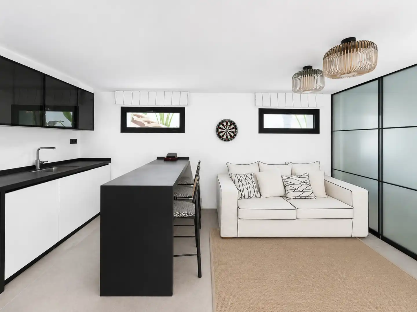 Sala d'estar de Casa o xalet en venda en Marbella amb Aire condicionat, Jardí privat i Terrassa