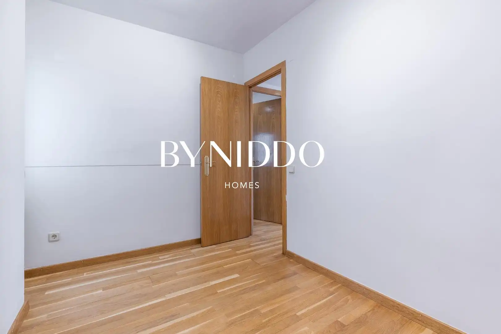 Bedroom of Flat for sale in Sant Cugat del Vallès  with Air Conditioner, Heating and Parquet flooring