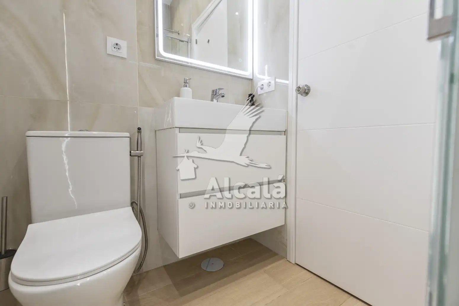Baño de Piso en venta en Azuqueca de Henares con Aire acondicionado, Jardín privado y Domótica