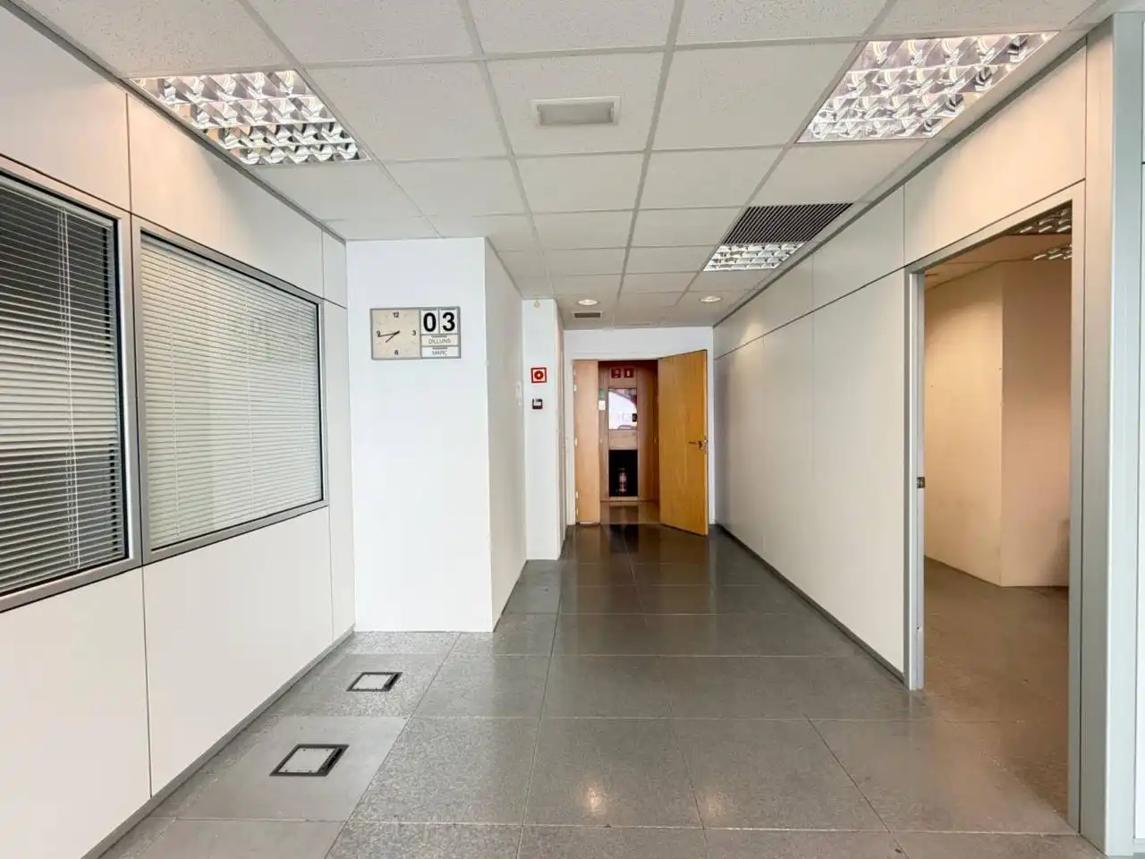 Büro zur Miete in Badalona mit Klimaanlage, Heizung und Alarm