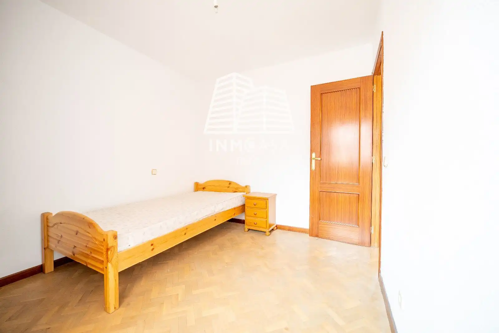 Habitación de Casa adosada en venta en Mejorada del Campo con Calefacción, Jardín privado y Terraza