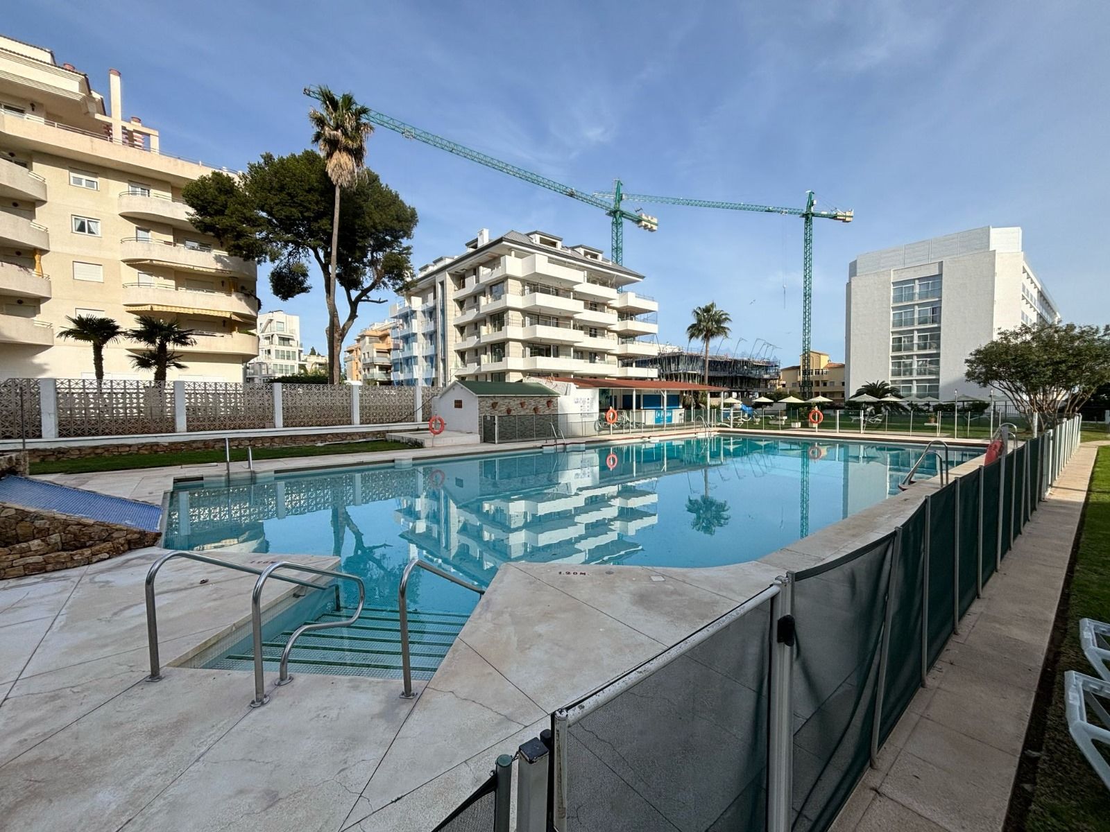 Swimming pool of Flat to rent in Benalmádena  with Air Conditioner, Heating and Furnished
