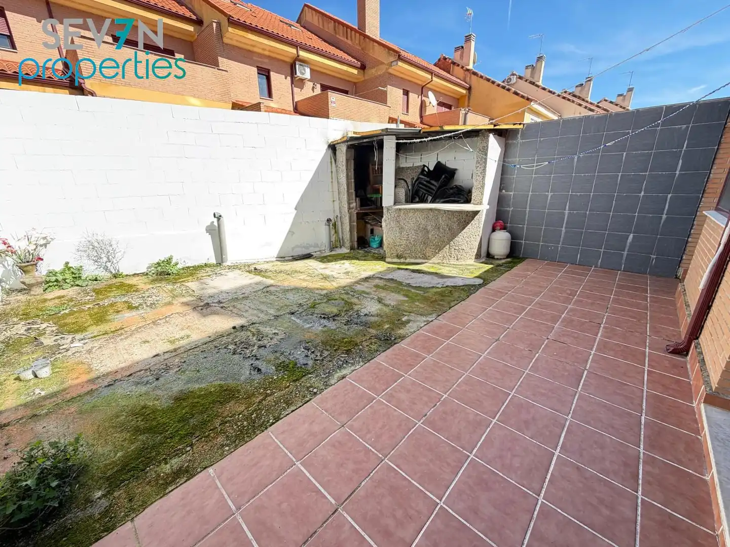 Vista exterior de Casa adosada en venta en Yuncos con Calefacción, Jardín privado y Parquet