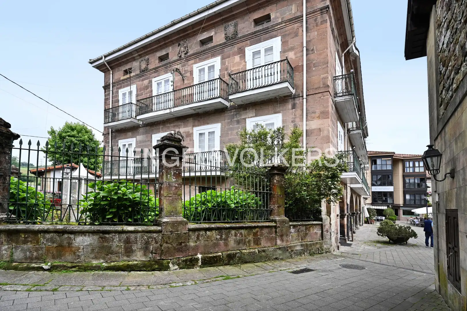 Vista exterior de Casa o chalet en venta en Cabezón de la Sal con Calefacción y Jardín privado