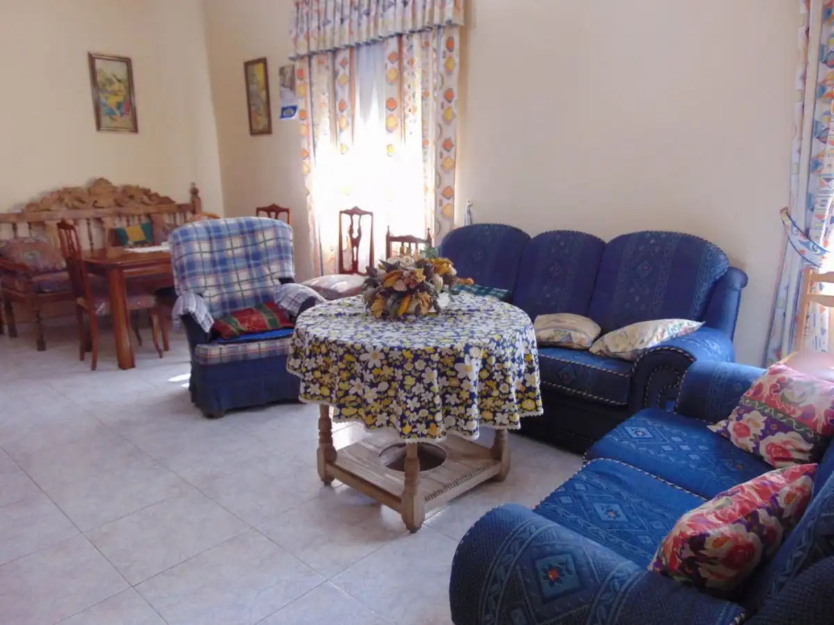 Sala de estar de Casa o chalet en venta en San Carlos del Valle con Calefacción, Terraza y Trastero