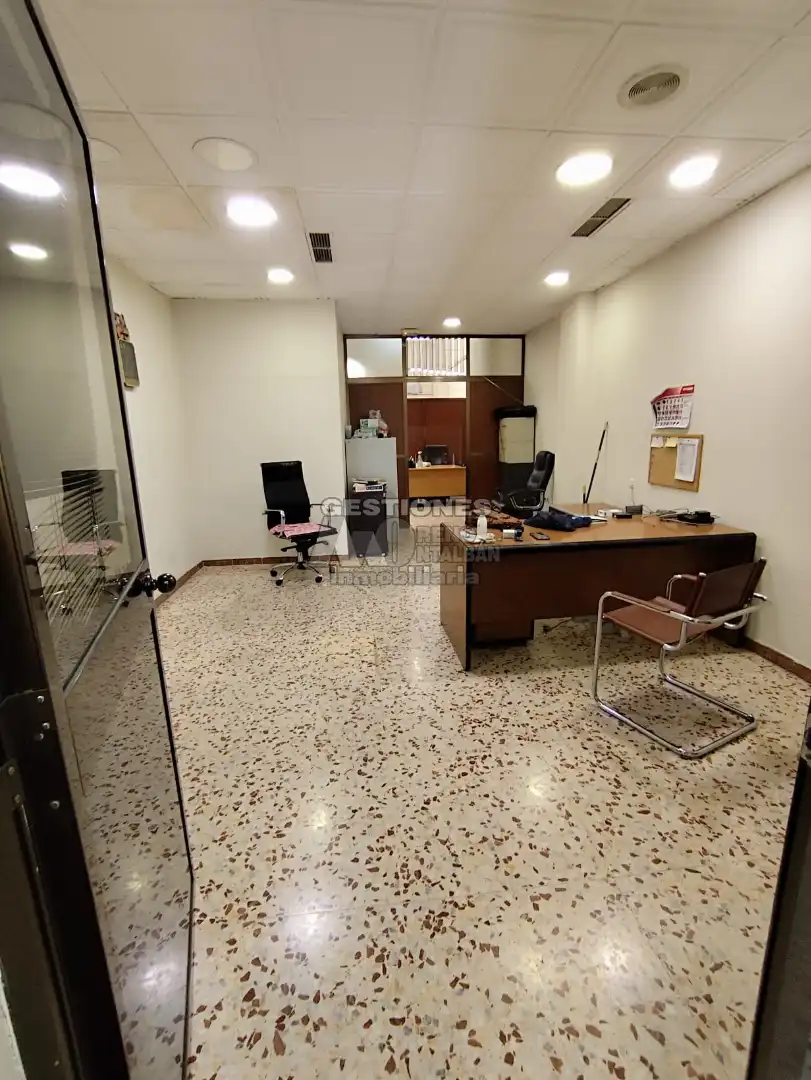 Business premises for sale in Calle Pintor Francisco Pradilla, imagen 2