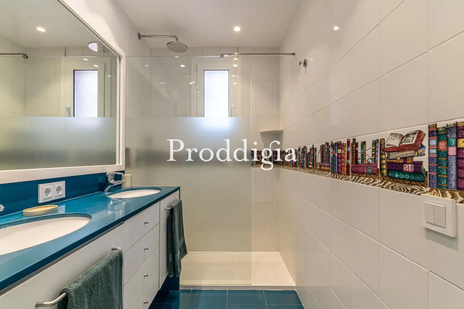 Badezimmer von Dachboden zum Verkauf in Barcelona mit Klimaanlage, Heizung und Terrasse
