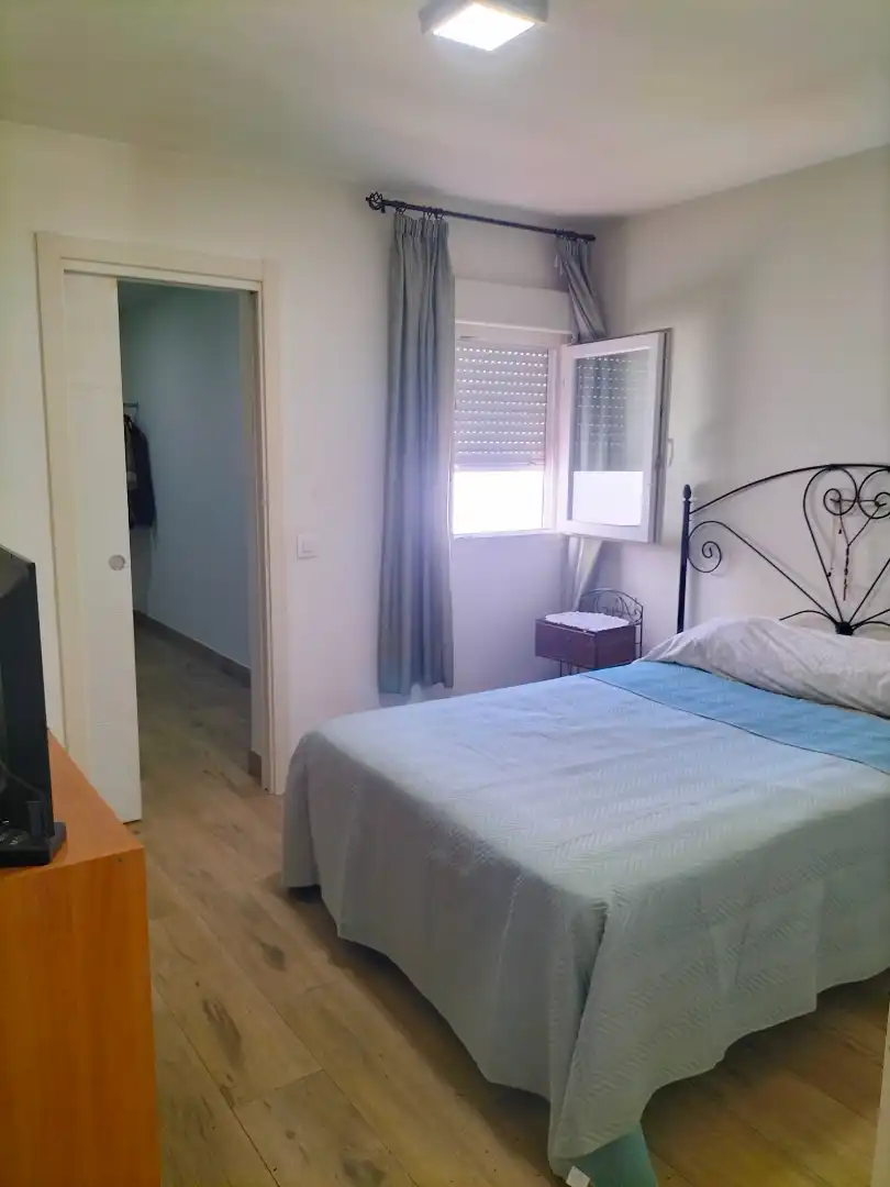 Habitación de Casa adosada en venta en Sanlúcar la Mayor con Aire acondicionado