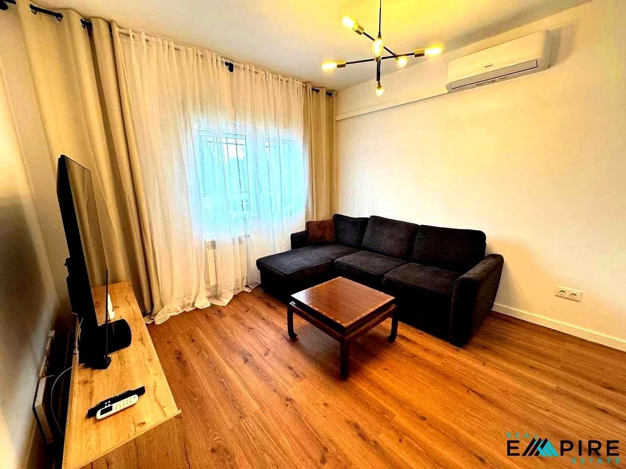 Living room of Flat to share in  Madrid Capital  with Air Conditioner, Heating and Furnished