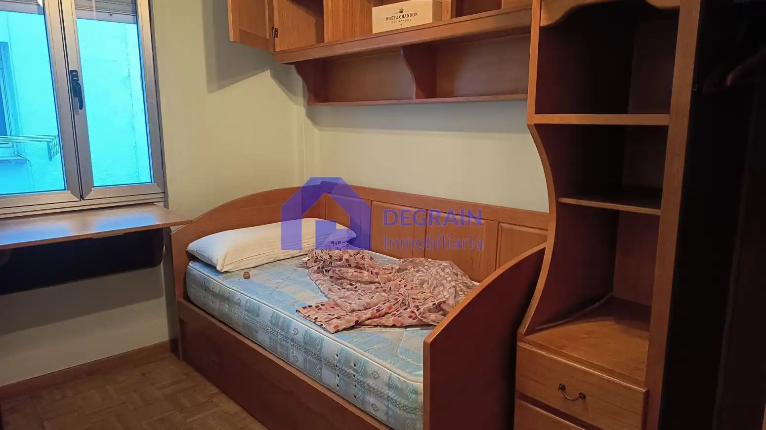Habitación de Piso en venta en Oviedo  con Parquet y Trastero