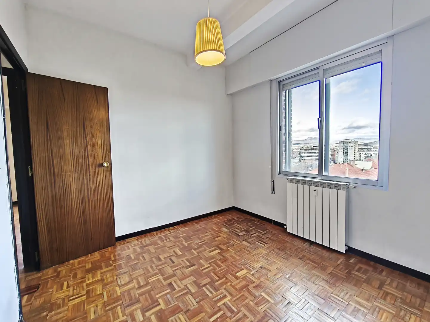 Habitación de Piso en venta en  Logroño con Calefacción, Terraza y Balcón