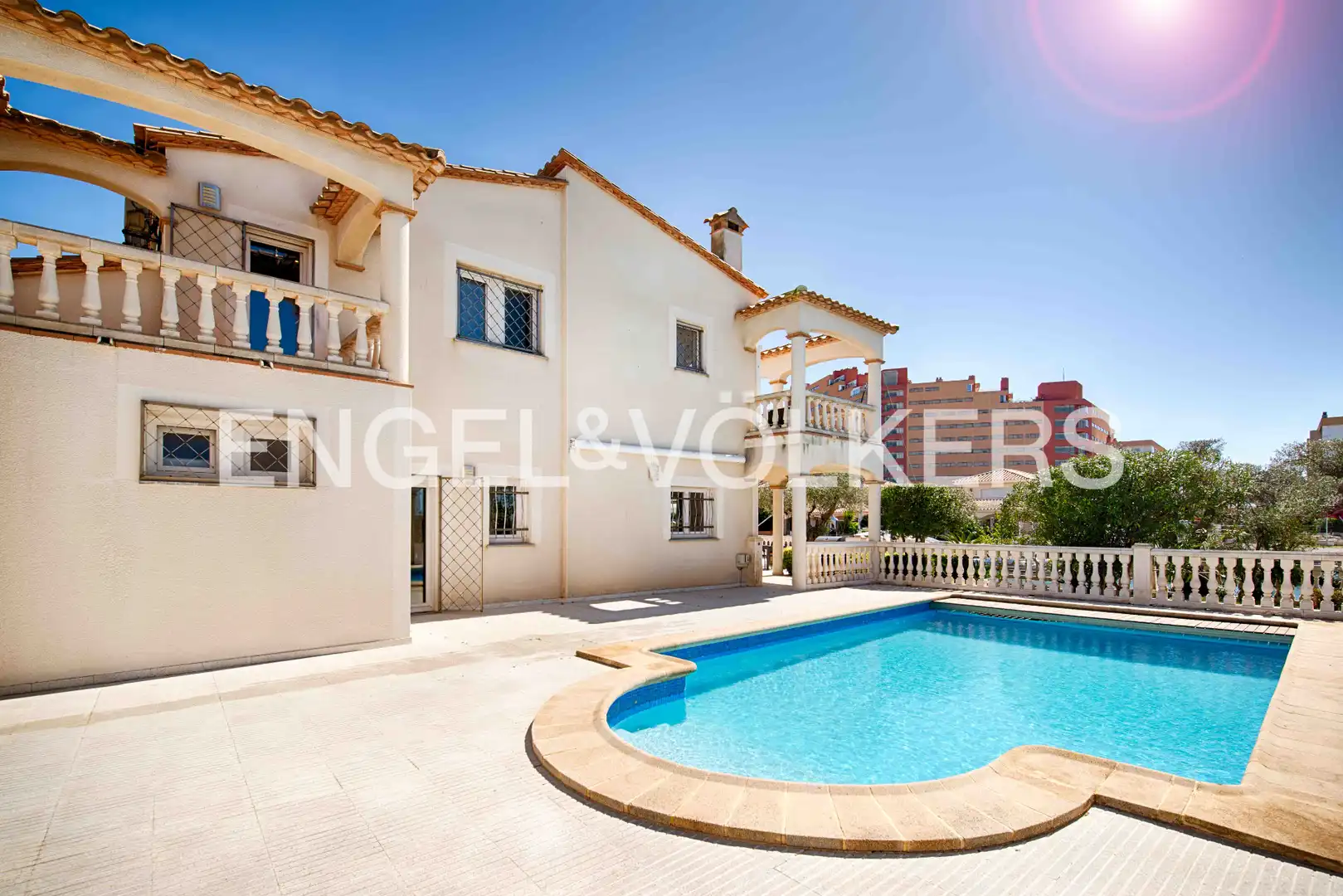 Haus mit Pool zum Verkauf in Carrer Cap Llarg