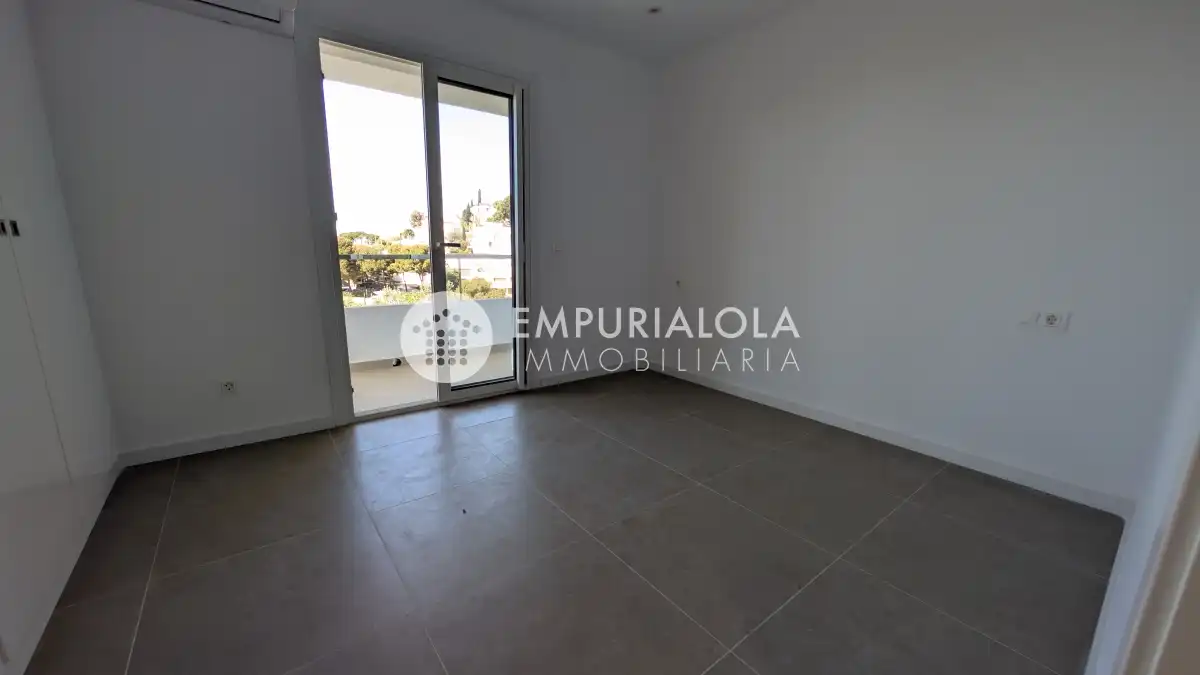 Bedroom of Houses for sale in Roses  with Air Conditioner and Private garden