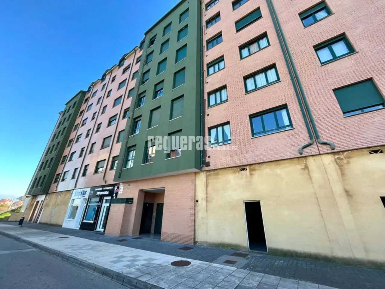 Local comercial en venta en Castaño