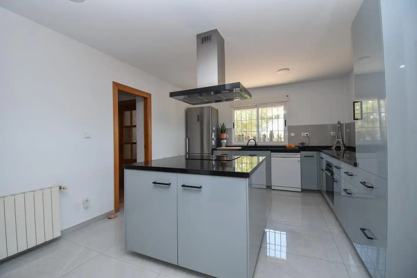 Cuina de Casa o xalet en venda en Elche / Elx amb Aire condicionat, Calefacció i Jardí privat