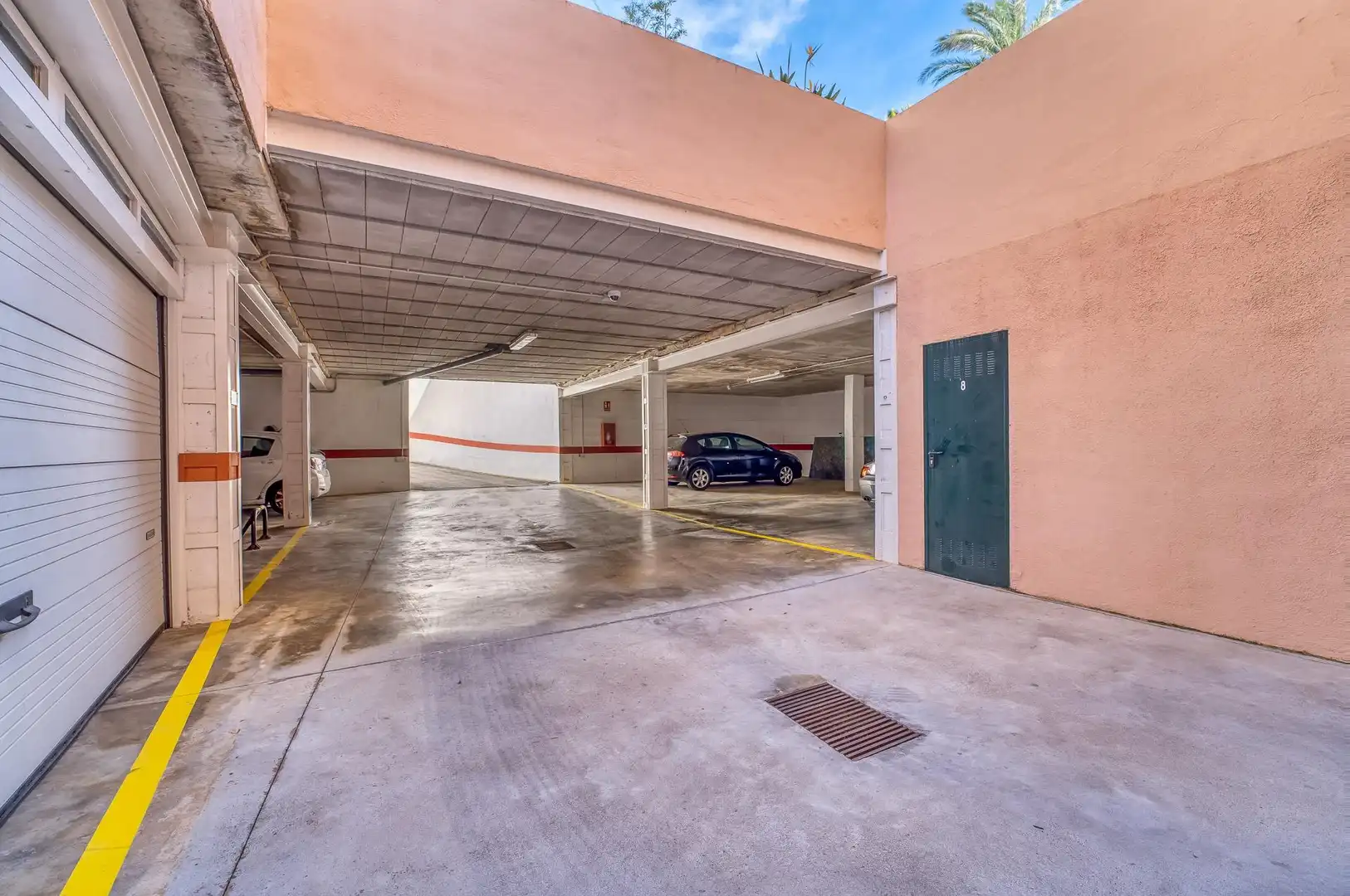 Parkplatz von Wohnungen zum Verkauf in Calvià mit Klimaanlage, Heizung und Privatgarten
